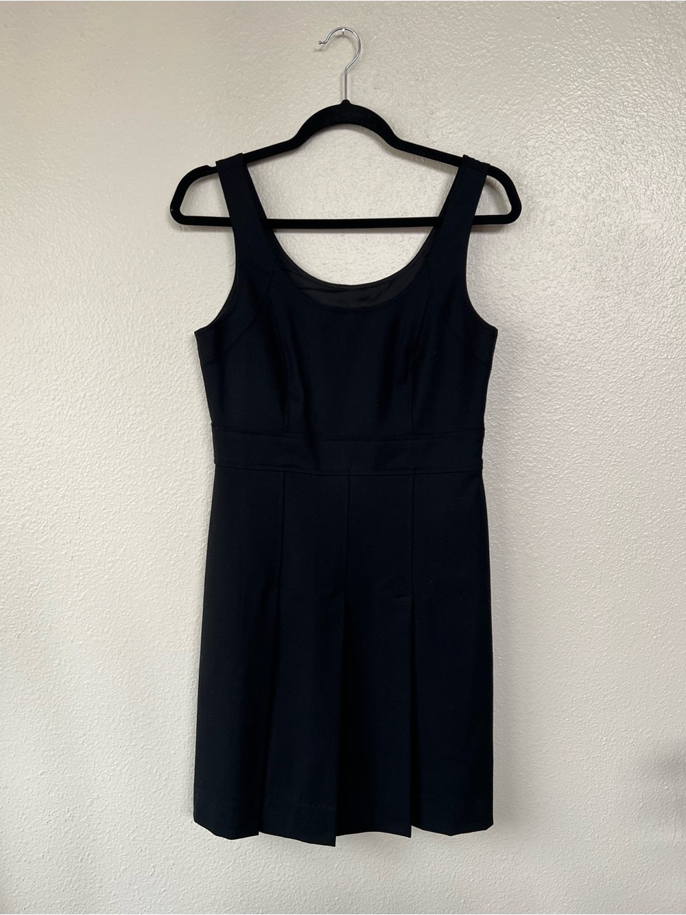 Theory Front Pleat Wool Black Sleeveless Dress size 6